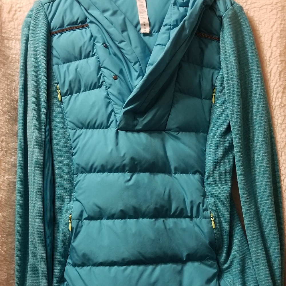 Lululemon fluff off pull over size 4 surge